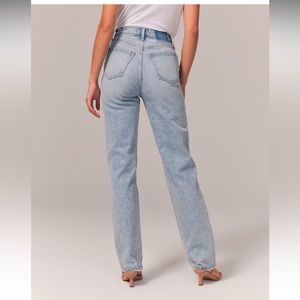 Abercrombie Ultra High Rise 90s Straight Jean Size 29/8R
